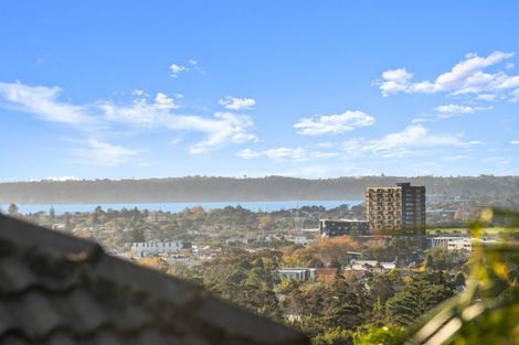 Photo of property in 103 Golf Road, New Lynn, Auckland, 0600