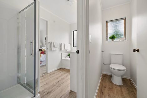 Photo of property in 1/7 Tusac Place, Totara Vale, Auckland, 0627