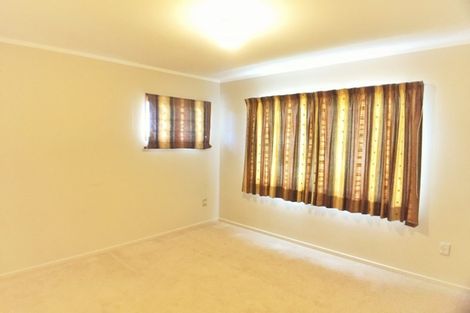 Photo of property in 4 Oystergrove Road, West Harbour, Auckland, 0618
