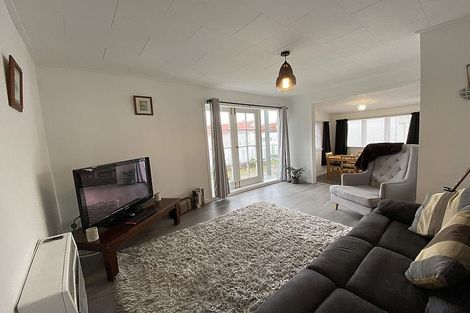 Photo of property in 3 Preston Street, Eltham, 4322