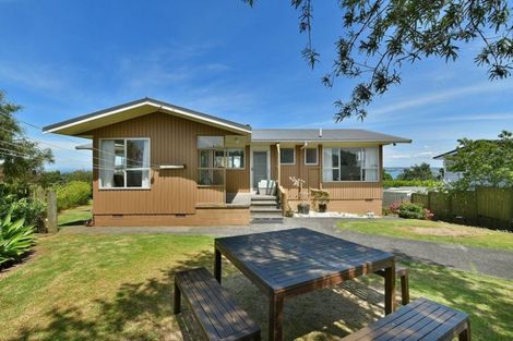 Photo of property in 113 Roberts Road, Matakatia, Whangaparaoa, 0930