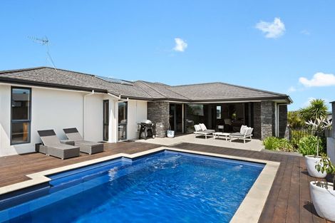 Photo of property in 21 Raddington Way, Huntington, Hamilton, 3210