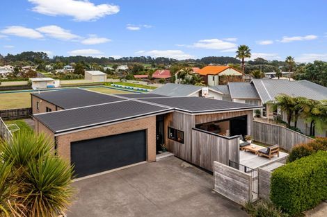 Photo of property in 1156a South Road, Oakura, 4314