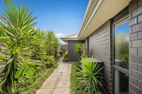 Photo of property in 28 Motukorure Parade, Cooks Beach, Whitianga, 3591