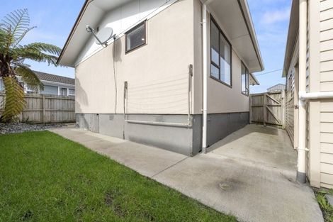 Photo of property in 16 Rewarewa Road, Te Atatu Peninsula, Auckland, 0610