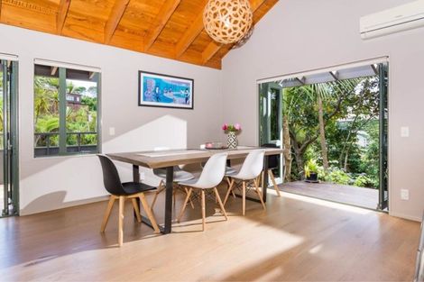 Photo of property in 6 Tree Fern Trail, Campbells Bay, Auckland, 0630