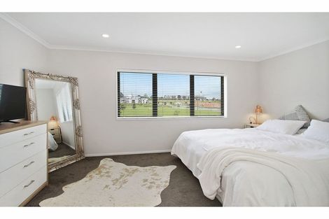 Photo of property in 8b Lumbarda Drive, Kumeu, 0810