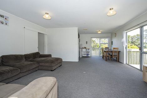 Photo of property in 4/23 Luckens Road, West Harbour, Auckland, 0618