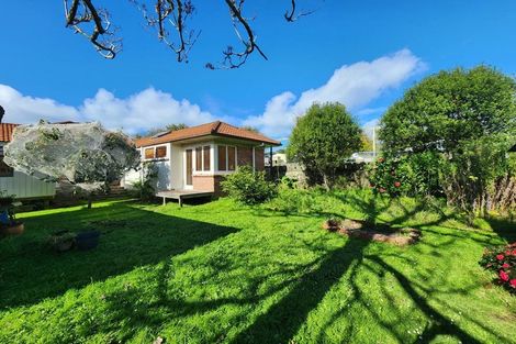 Photo of property in 41 Queensway, Three Kings, Auckland, 1024