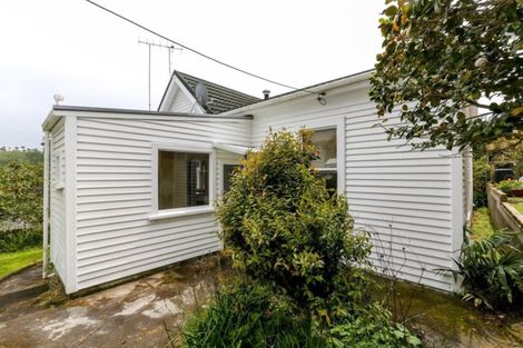 Photo of property in 6 Pendarves Street, New Plymouth, 4310