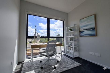 Photo of property in 72b Ocean View Road, Northcote, Auckland, 0627