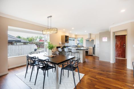 Photo of property in 27 Johnstone Drive, Fitzherbert, Palmerston North, 4410