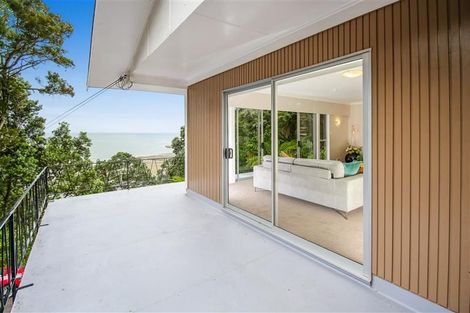 Photo of property in 124 Otitori Bay Road, Titirangi, Auckland, 0604