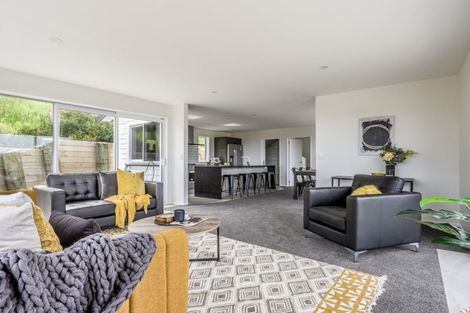 Photo of property in 103 Kakariki Grove, Waikanae, 5036