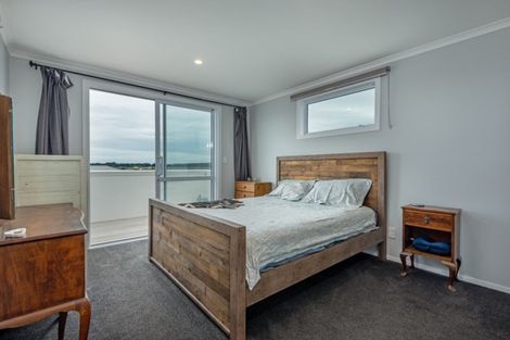 Photo of property in 7 Story Street, Foxton Beach, Foxton, 4815