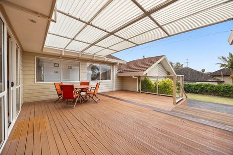 Photo of property in 16 Harbour Lights Close, West Harbour, Auckland, 0618