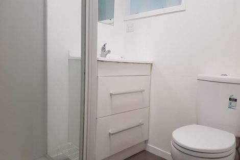 Photo of property in 1/546 Glenfield Road, Glenfield, Auckland, 0629