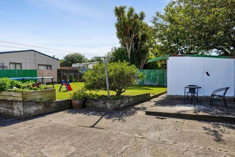 Photo of property in 12 Burns Street, Hawera, 4610