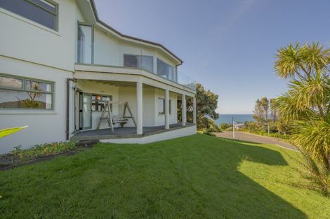 Photo of property in 2 Tirinui Crescent, Tairua, 3508