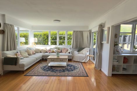Photo of property in 41 Raroa Terrace, Tawa, Wellington, 5028