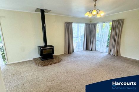 Photo of property in 1 Denver Avenue, Sunnyvale, Auckland, 0612