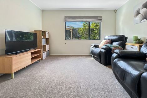 Photo of property in 14a Mchardy Place, Glenfield, Auckland, 0627
