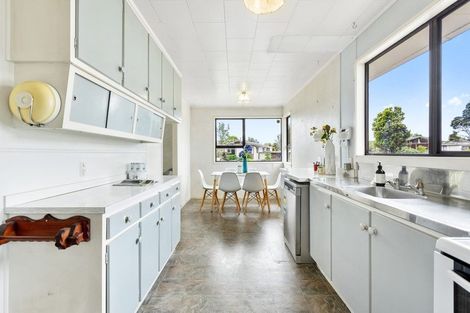 Photo of property in 23 Larissa Avenue, Henderson, Auckland, 0610