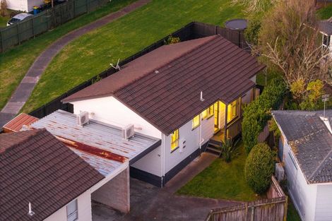 Photo of property in 92b Beach Road, Te Atatu Peninsula, Auckland, 0610