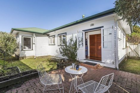 Photo of property in 1d Kereru Bend, Tawa, Wellington, 5028