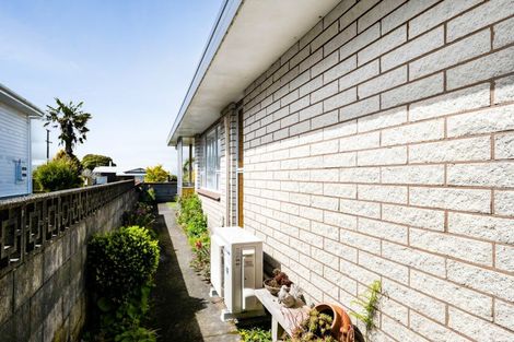 Photo of property in 17a Hamlet Street, Stratford, 4332