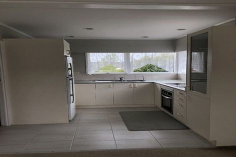 Photo of property in 1/13 Brouder Place, Hillpark, Auckland, 2102
