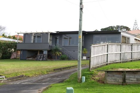 Photo of property in 7 Alexander Street, Cockle Bay, Auckland, 2014