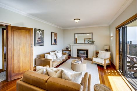 Photo of property in 8 Lambton Road, Hospital Hill, Napier, 4110