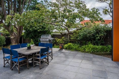 Photo of property in 22 Puriri Street, Eastbourne, Lower Hutt, 5013