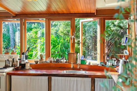Photo of property in 7 Okoka Road, Omiha, Waiheke Island, 1081