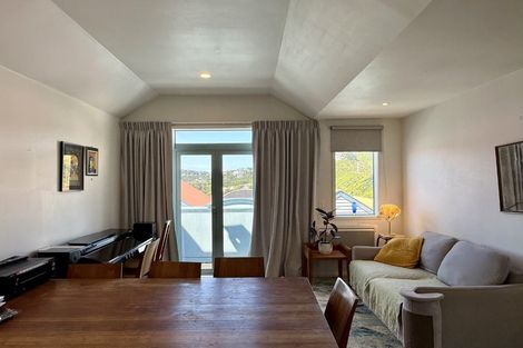 Photo of property in 93a Kelburn Parade, Kelburn, Wellington, 6012