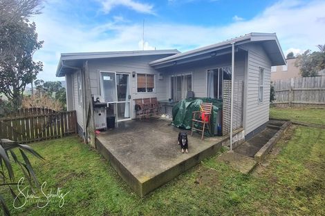 Photo of property in 35 Whaka Street, Maungaturoto, 0520