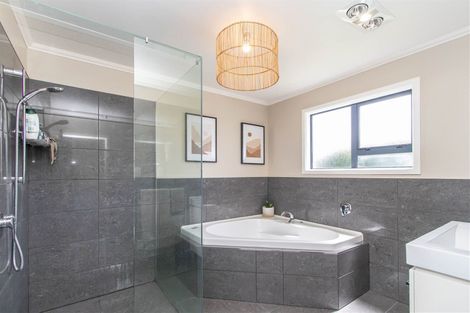 Photo of property in 98 Lincoln Road, Inglewood, 4389