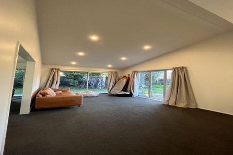 Photo of property in 32 Ambleside Drive, Burnside, Christchurch, 8053