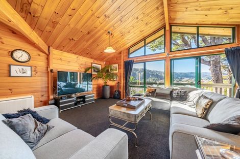 Photo of property in 19 Carlow Grove, Birchville, Upper Hutt, 5018