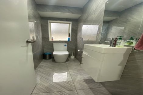 Photo of property in 40 Baverstock Road, Flat Bush, Auckland, 2016