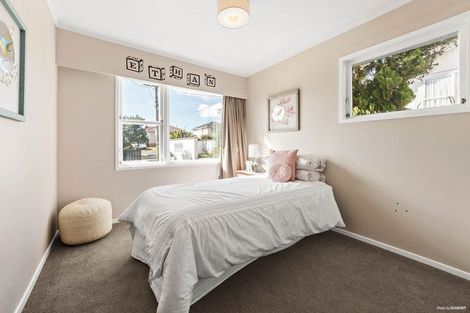 Photo of property in 16 Robert Burke Place, Henderson, Auckland, 0612