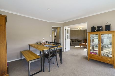 Photo of property in 4 Jasmine Place, Fitzherbert, Palmerston North, 4410
