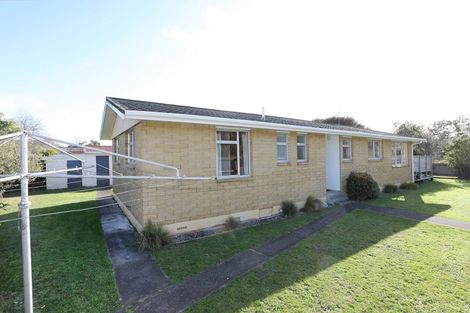 Photo of property in 1 Edward Street, Bulls, 4818