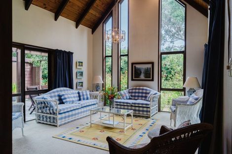 Photo of property in 11 Chelverton Terrace, Red Beach, 0932