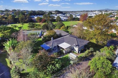 Photo of property in 8 Normanton Street, Glenfield, Auckland, 0629