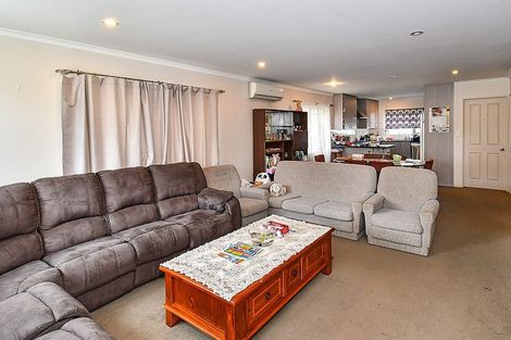 Photo of property in 2 Staten Place, Mangere, Auckland, 2022