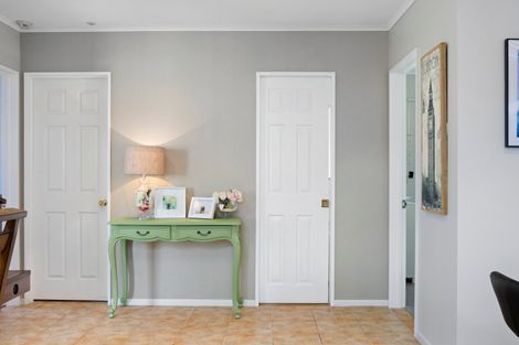 Photo of property in 11 Dawn Place, Waiuku, 2123