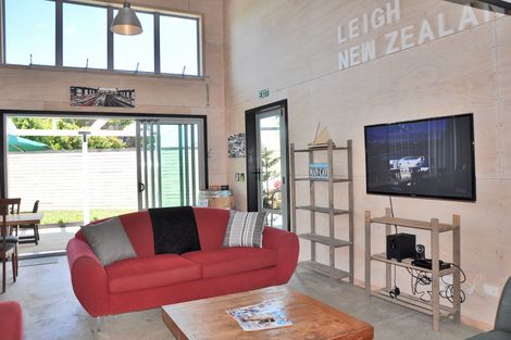 Photo of property in 19 Cumberland Street, Leigh, 0985