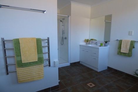 Photo of property in 21 Piriti Place, Weymouth, Auckland, 2103